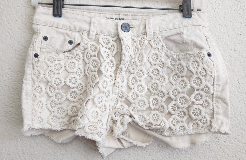 Mossimo Cream High Rise Frayed Hem Crochet Front Denim Shorts 5 Juniors Stretch